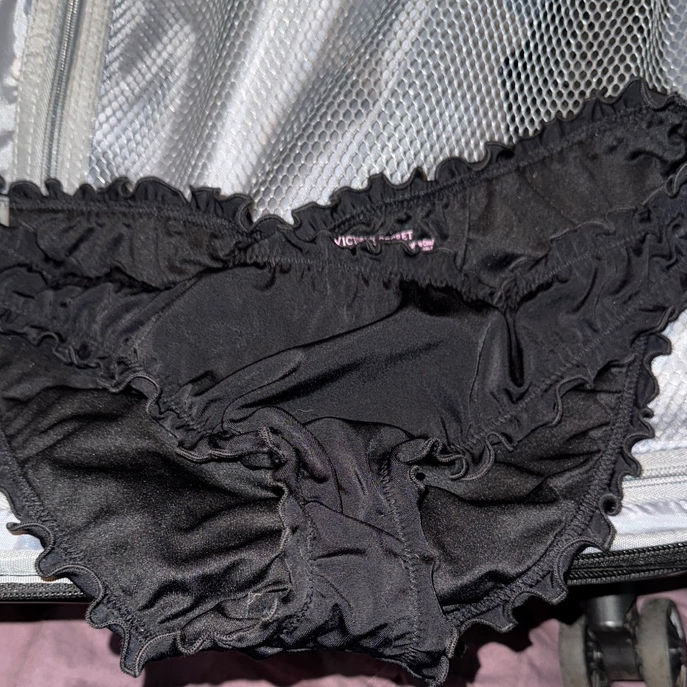 Victoria's Secret Black Ruffled bikini bottom. NEVER WORN!